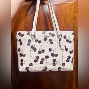 NWT Coach Station Tote Bag With Cherry Print Smooth Leather Chalk Multi CCZ14
